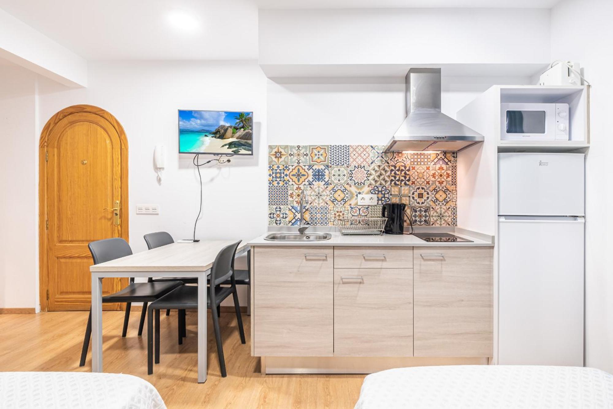 Apartamentos El Castell Benidorm Old-Town Exterior photo