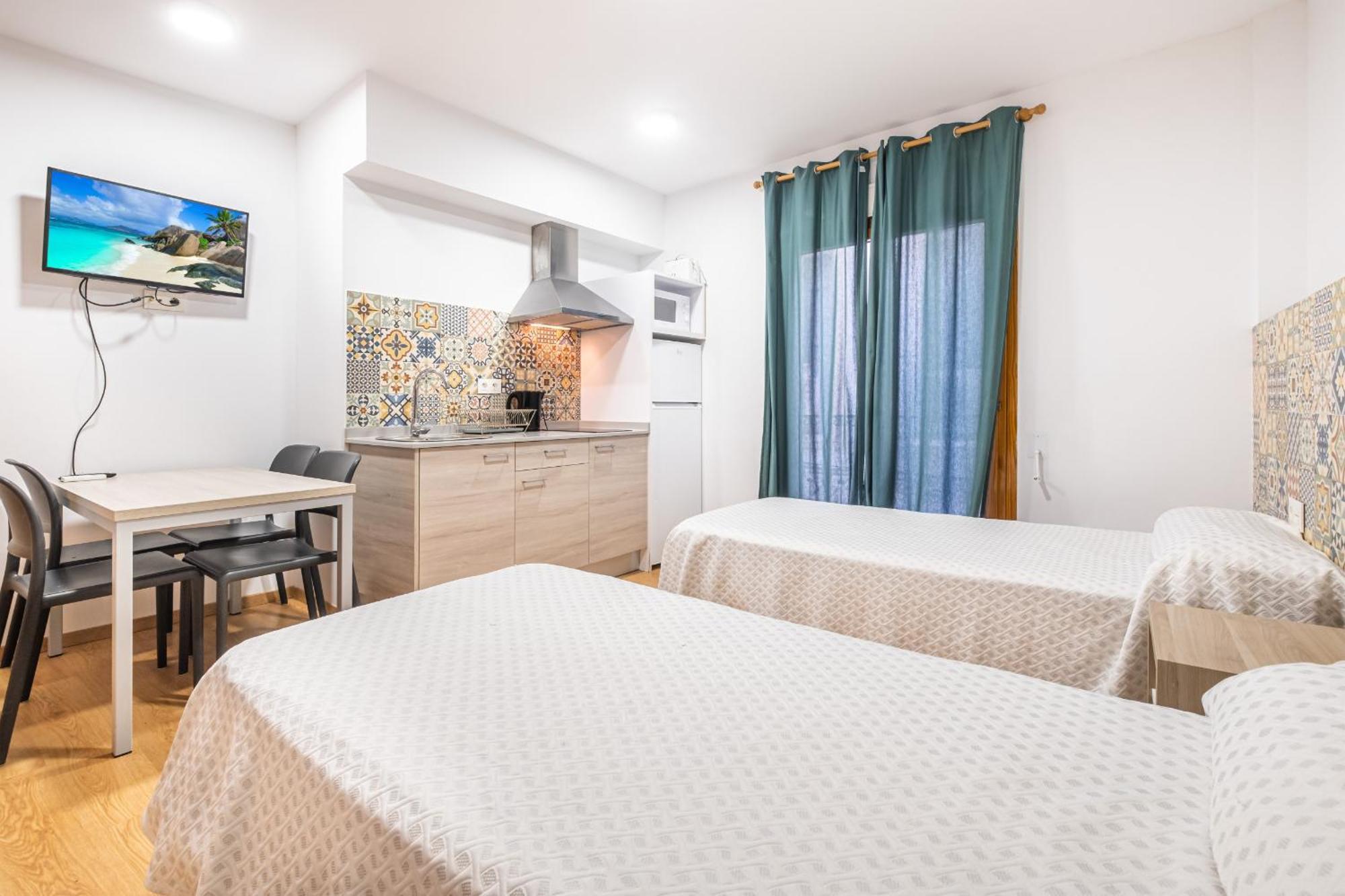 Apartamentos El Castell Benidorm Old-Town Room photo